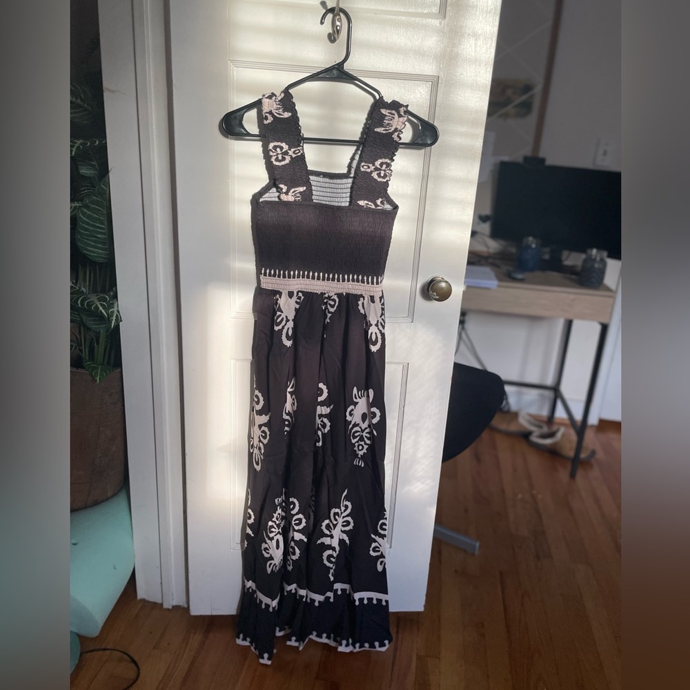 Black and eight maxi dress